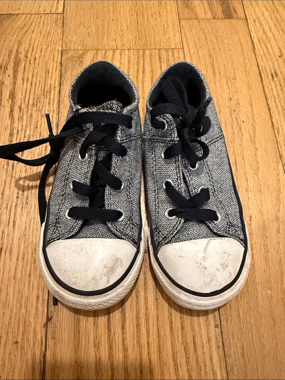 Classic Kids Low-Top Sneakers in Heather Gray with Black Accents